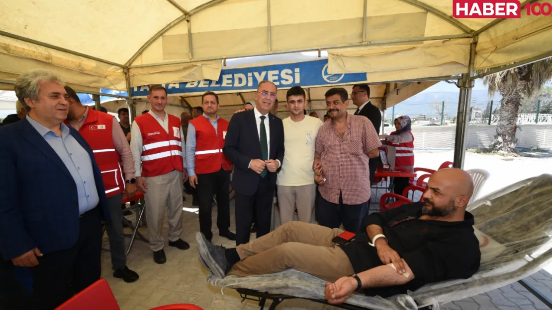 Antakya Belediye Başkanı İbrahim Naci Yapar, Kızılay'ın Kan Bağışı Kampanyasına Destek Verdi