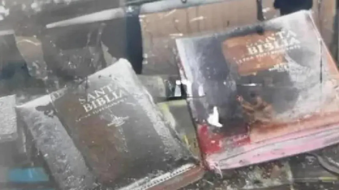 İncil dışındaki tüm kitaplar kül oldu İncili görenler gözlerine inanamadı!